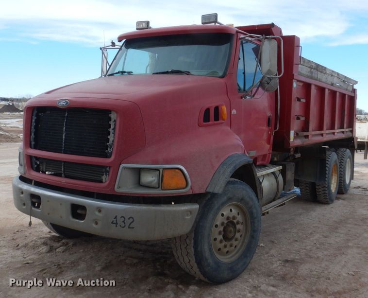 image for item GW9477 1998 Ford LNT8000 dump truck