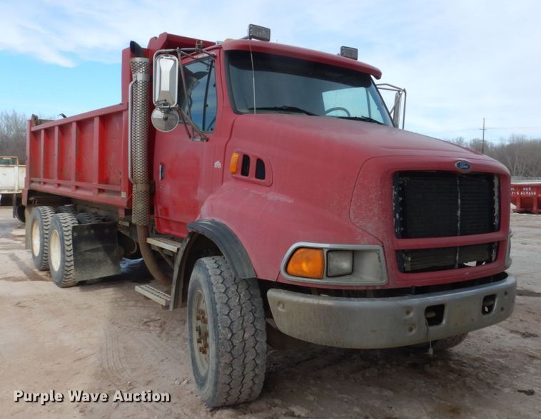 image for item GW9477 1998 Ford LNT8000 dump truck