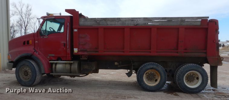 image for item GW9477 1998 Ford LNT8000 dump truck