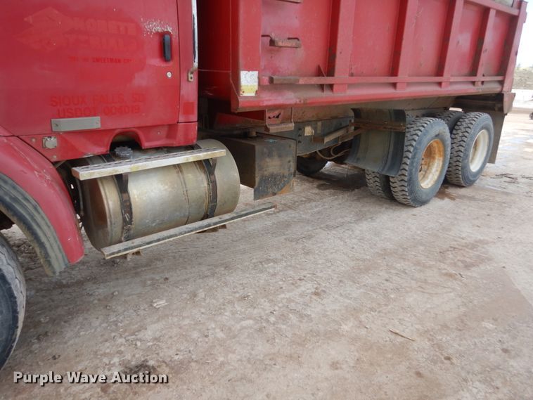 image for item GW9477 1998 Ford LNT8000 dump truck