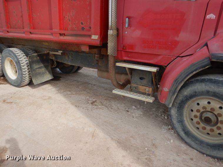image for item GW9477 1998 Ford LNT8000 dump truck