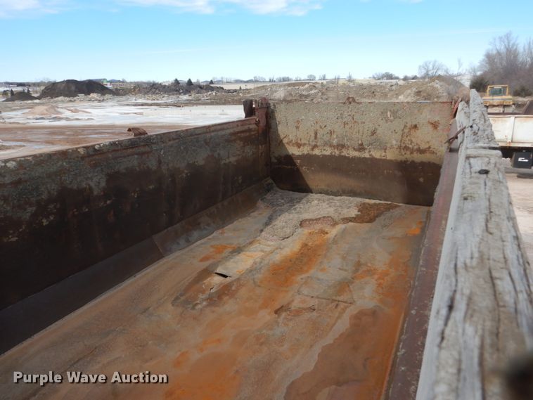 image for item GW9477 1998 Ford LNT8000 dump truck