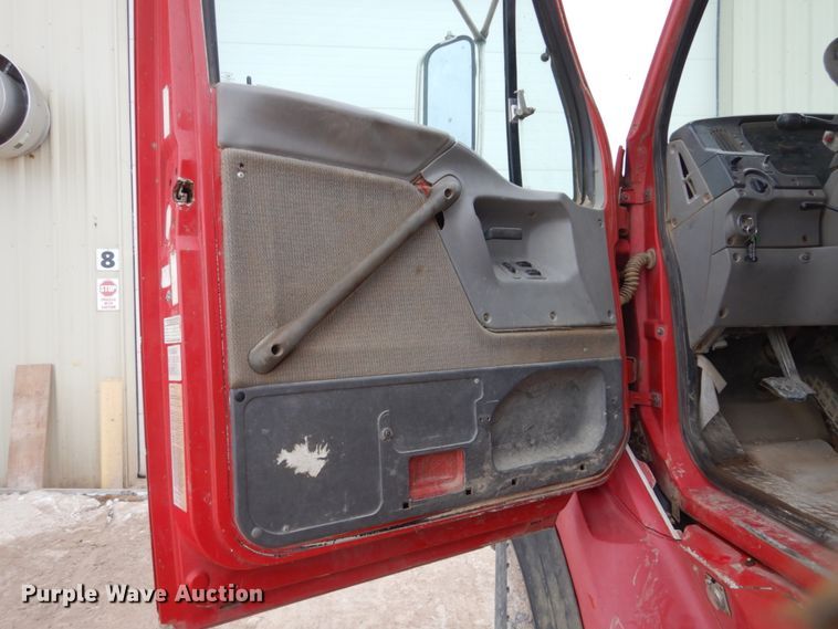 image for item GW9477 1998 Ford LNT8000 dump truck