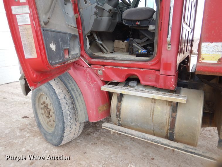 image for item GW9477 1998 Ford LNT8000 dump truck