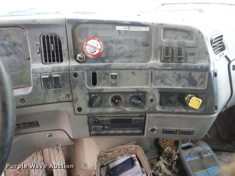 image for item GW9477 1998 Ford LNT8000 dump truck