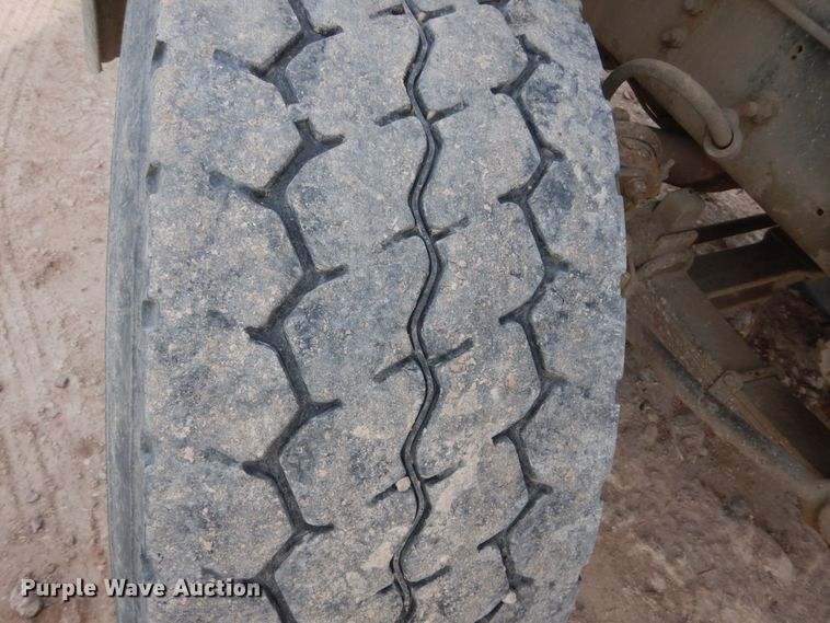 image for item GW9477 1998 Ford LNT8000 dump truck