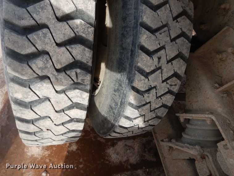 image for item GW9477 1998 Ford LNT8000 dump truck