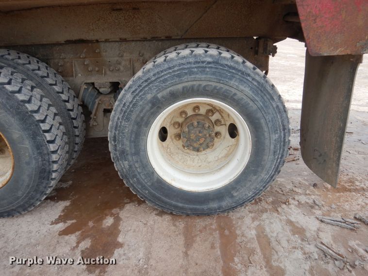 image for item GW9477 1998 Ford LNT8000 dump truck