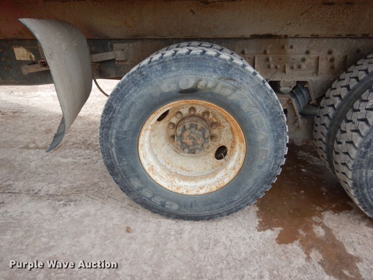 image for item GW9477 1998 Ford LNT8000 dump truck