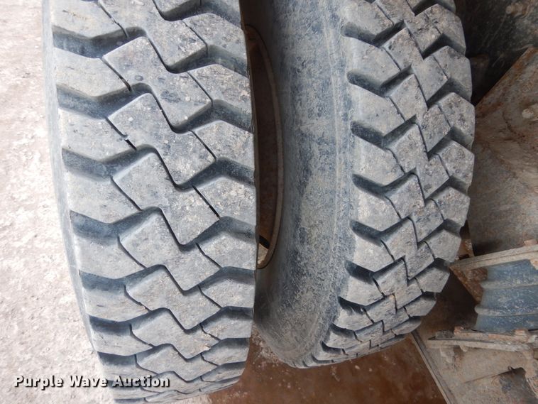 image for item GW9477 1998 Ford LNT8000 dump truck