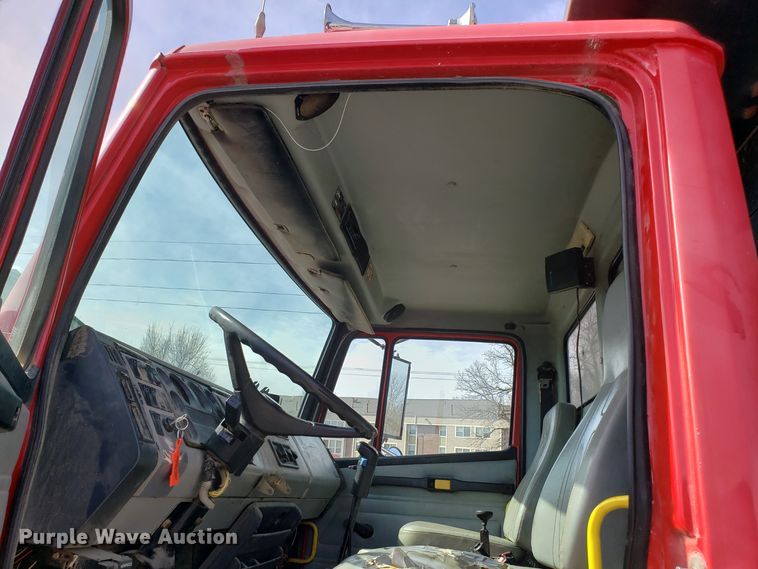 image for item L1432 1996 Freightliner FL106 dump truck