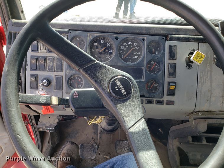 image for item L1432 1996 Freightliner FL106 dump truck