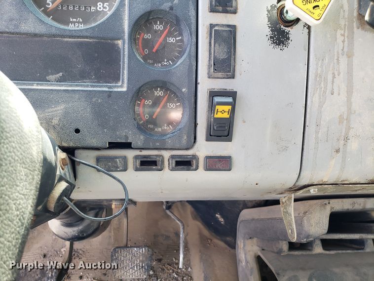 image for item L1432 1996 Freightliner FL106 dump truck