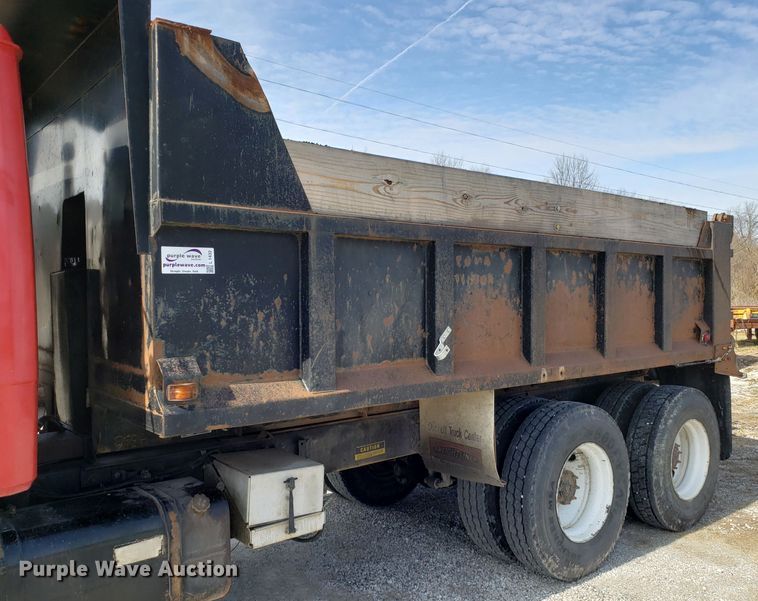 image for item L1432 1996 Freightliner FL106 dump truck