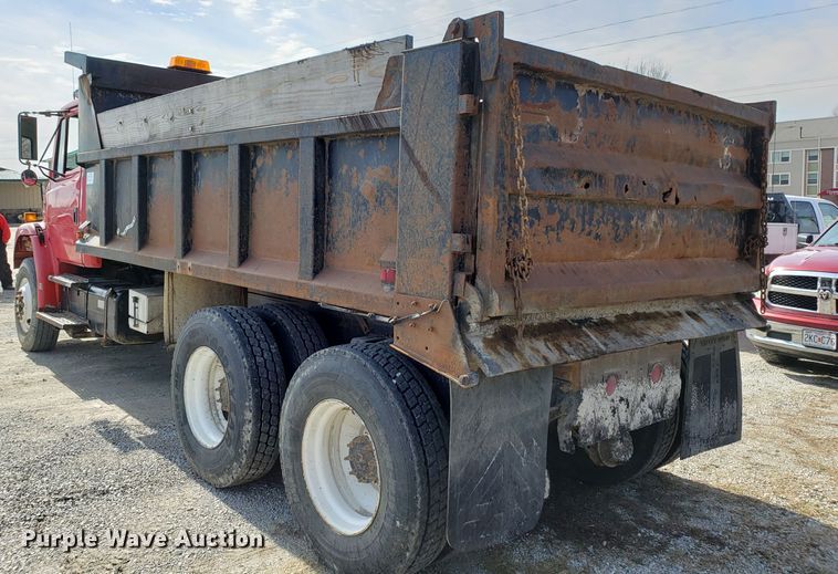 image for item L1432 1996 Freightliner FL106 dump truck