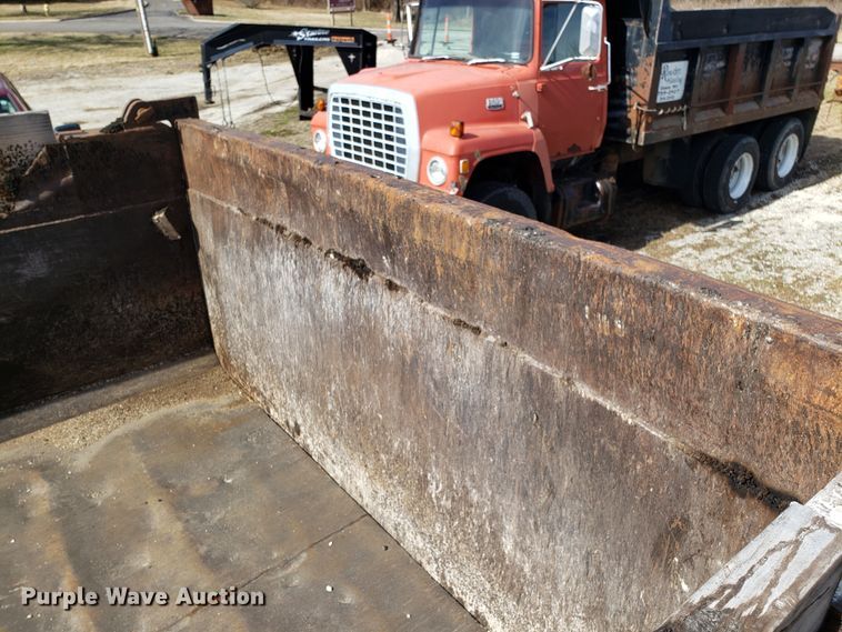 image for item L1432 1996 Freightliner FL106 dump truck