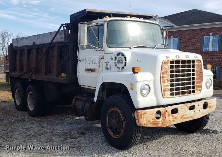 image for item L1435 1982 Ford 8000 dump truck