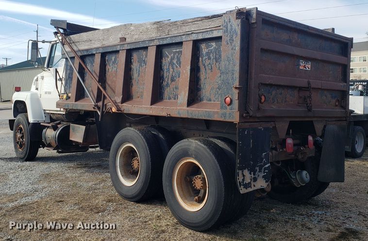 image for item L1435 1982 Ford 8000 dump truck