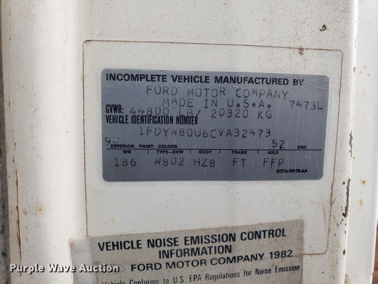 image for item L1435 1982 Ford 8000 dump truck