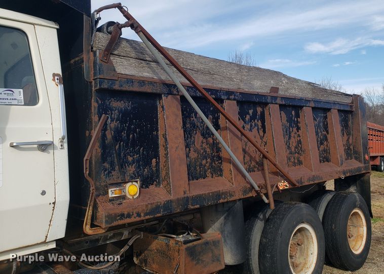 image for item L1435 1982 Ford 8000 dump truck