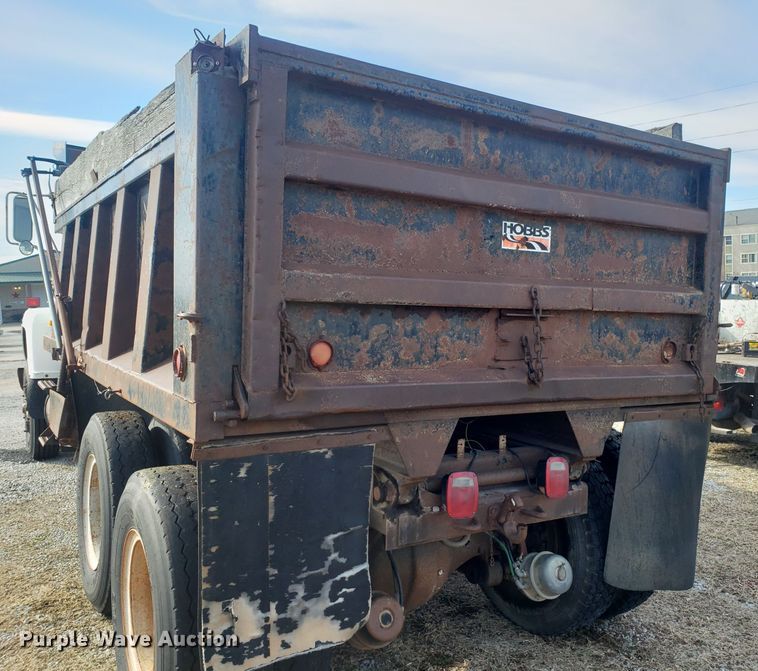 image for item L1435 1982 Ford 8000 dump truck