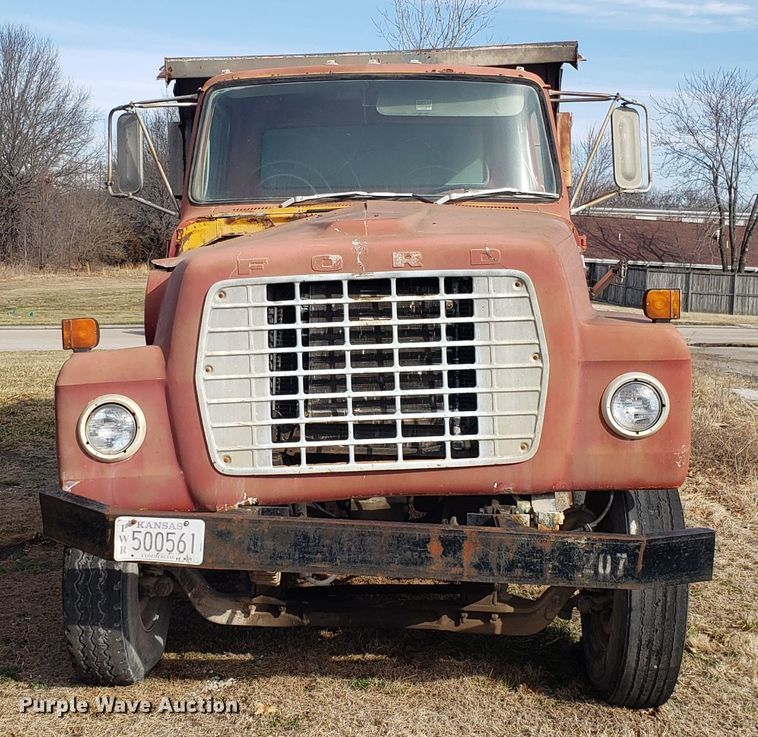 image for item L1436 1978 Ford L8000 dump truck