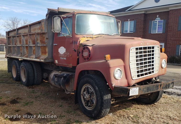 image for item L1436 1978 Ford L8000 dump truck