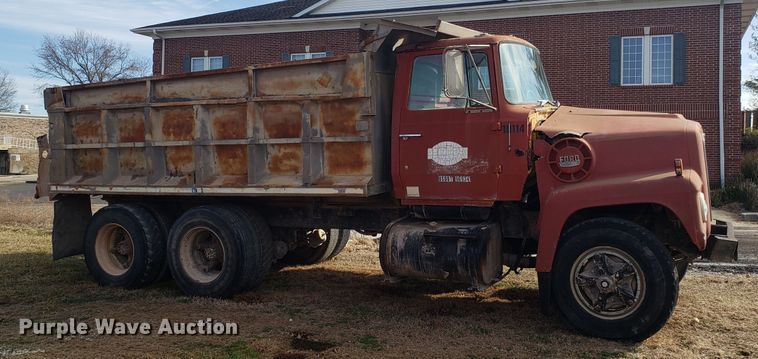 image for item L1436 1978 Ford L8000 dump truck