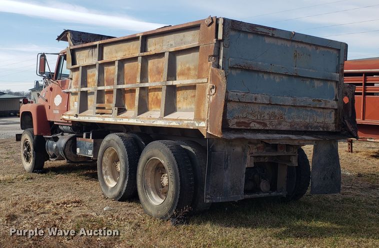 image for item L1436 1978 Ford L8000 dump truck