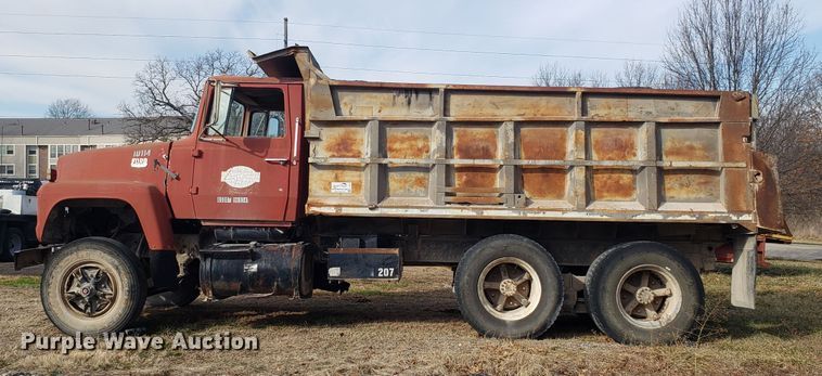 image for item L1436 1978 Ford L8000 dump truck
