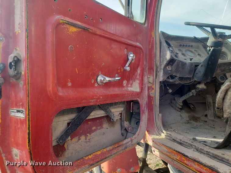 image for item L1436 1978 Ford L8000 dump truck