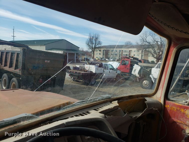 image for item L1436 1978 Ford L8000 dump truck