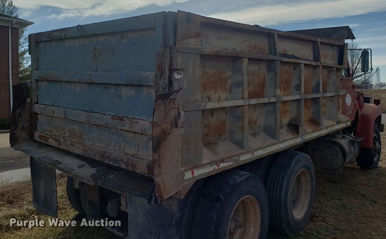 image for item L1436 1978 Ford L8000 dump truck