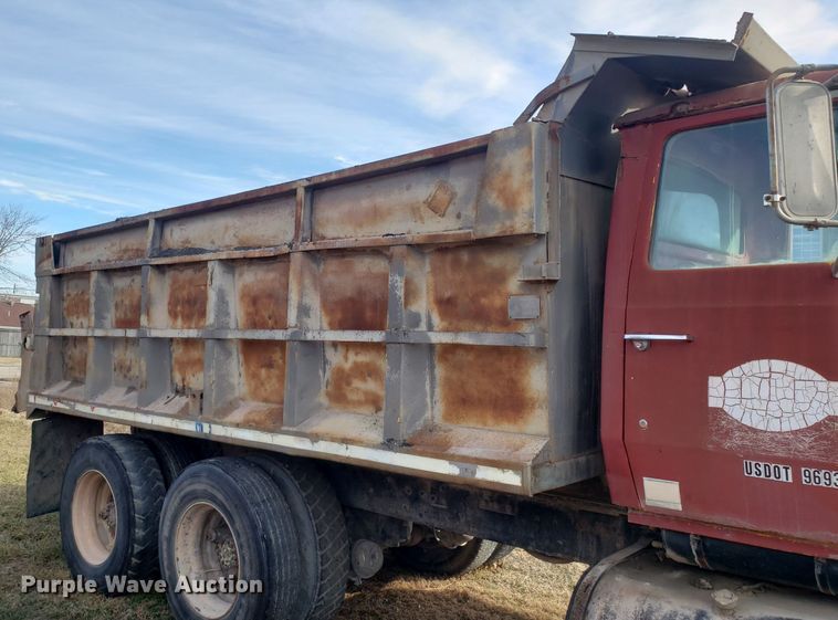 image for item L1436 1978 Ford L8000 dump truck