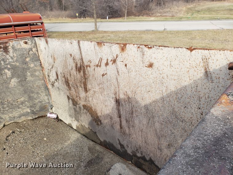 image for item L1436 1978 Ford L8000 dump truck