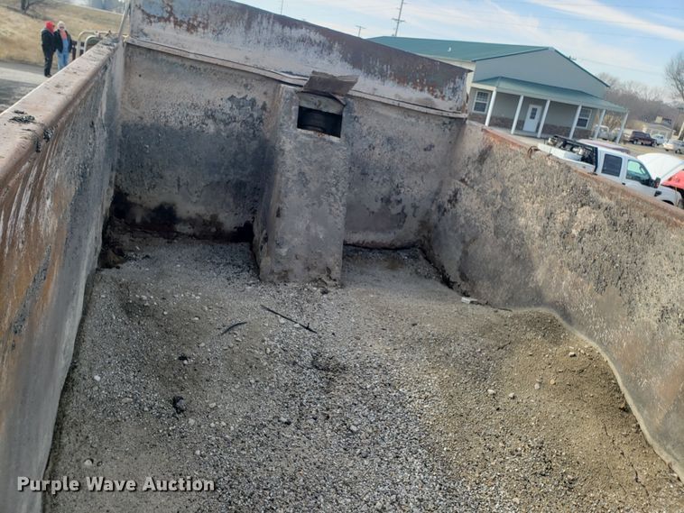 image for item L1436 1978 Ford L8000 dump truck