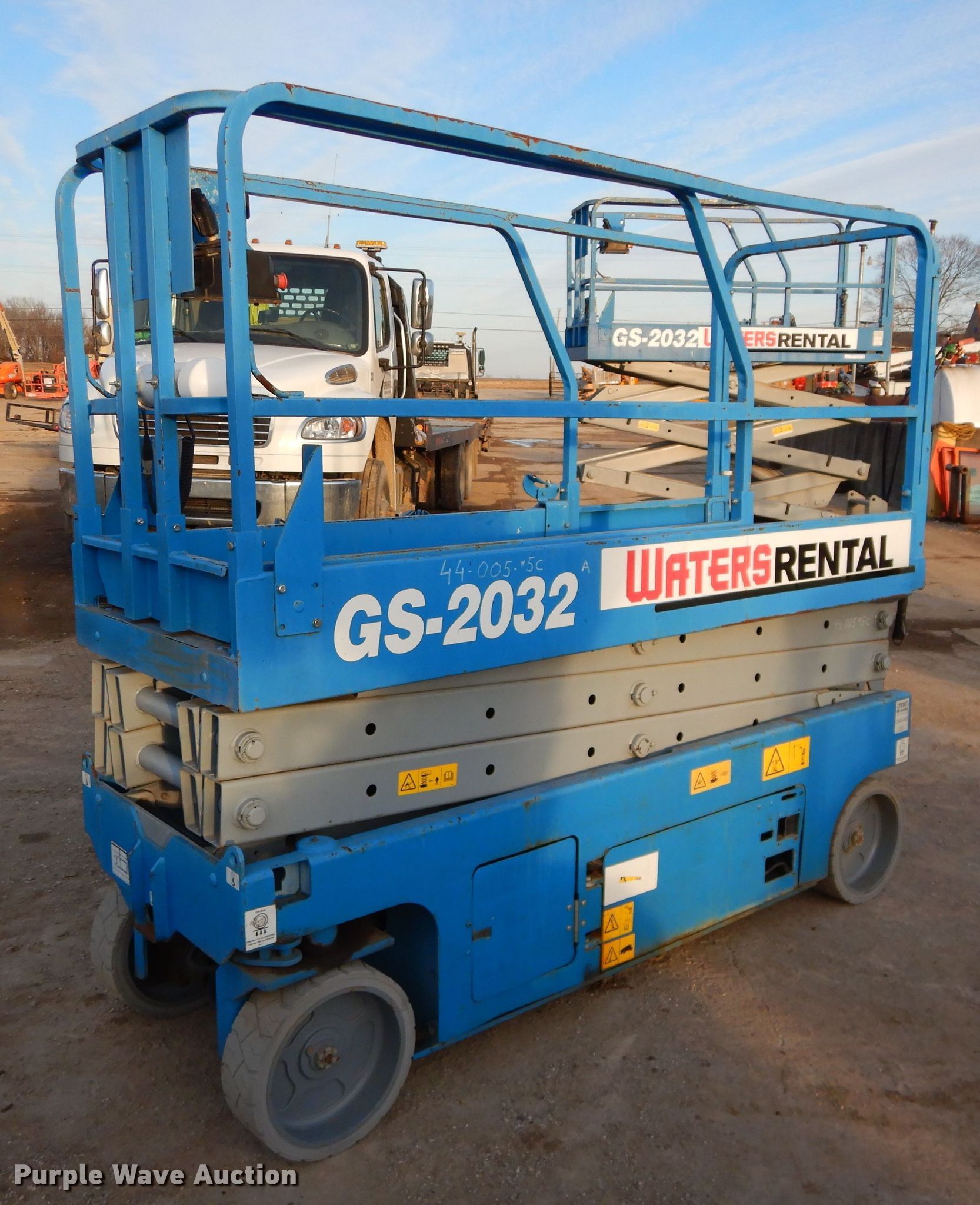 Genie GS-2032 scissor lift in Paola, KS | Item FY9034 sold | Purple Wave