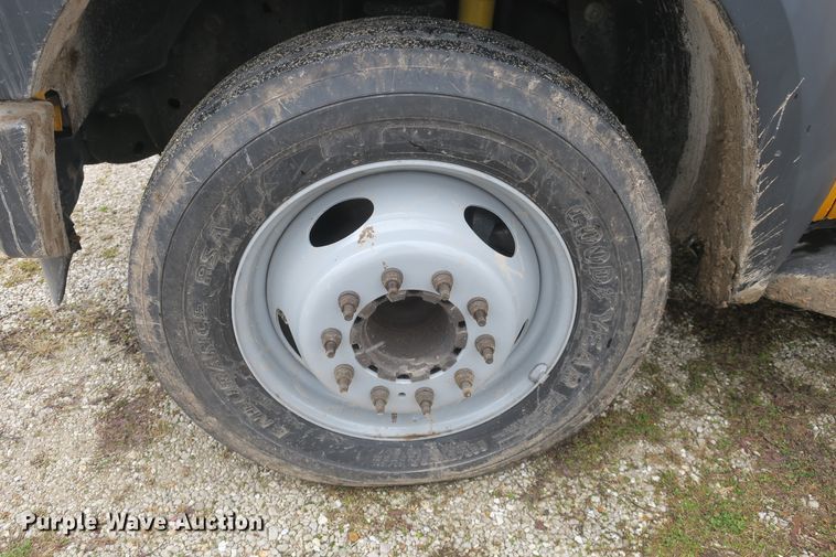 image for item DB10012 2008 Ford F550 Super Duty bucket truck