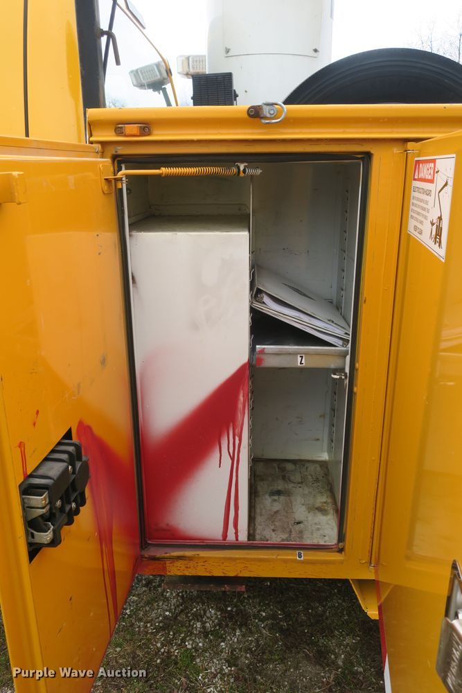 image for item DB10012 2008 Ford F550 Super Duty bucket truck