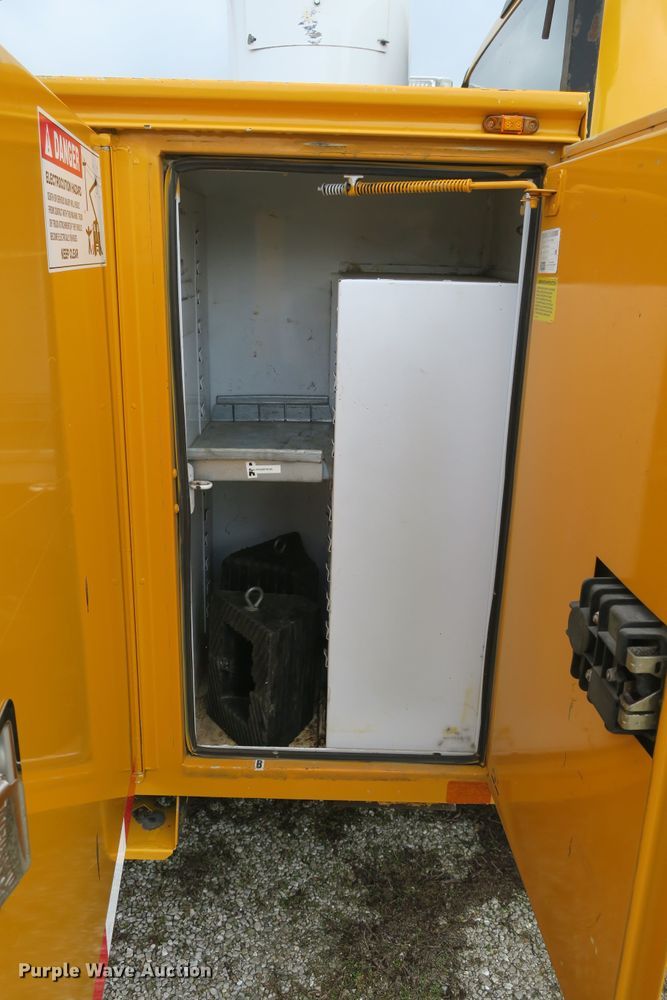 image for item DB10012 2008 Ford F550 Super Duty bucket truck