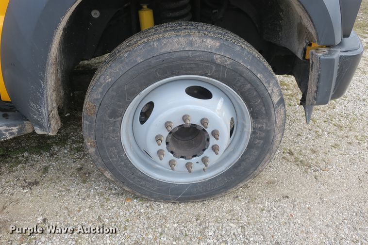 image for item DB10012 2008 Ford F550 Super Duty bucket truck