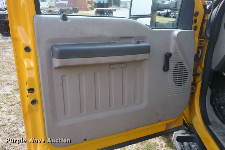 image for item DB10012 2008 Ford F550 Super Duty bucket truck