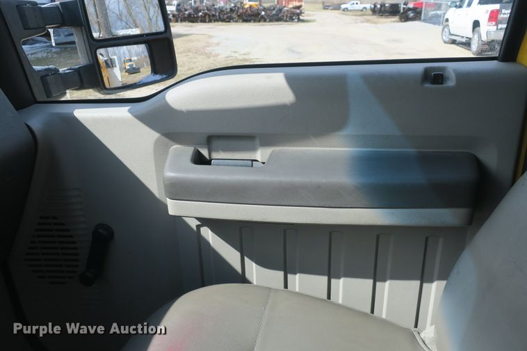 image for item DB10012 2008 Ford F550 Super Duty bucket truck