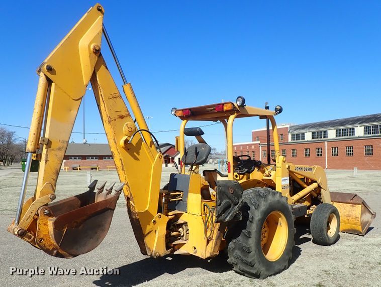 image for item DC3293 1985 John Deere 401D backhoe