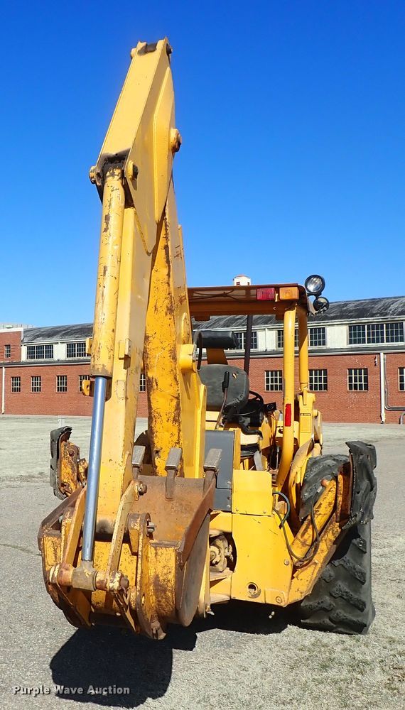 image for item DC3293 1985 John Deere 401D backhoe