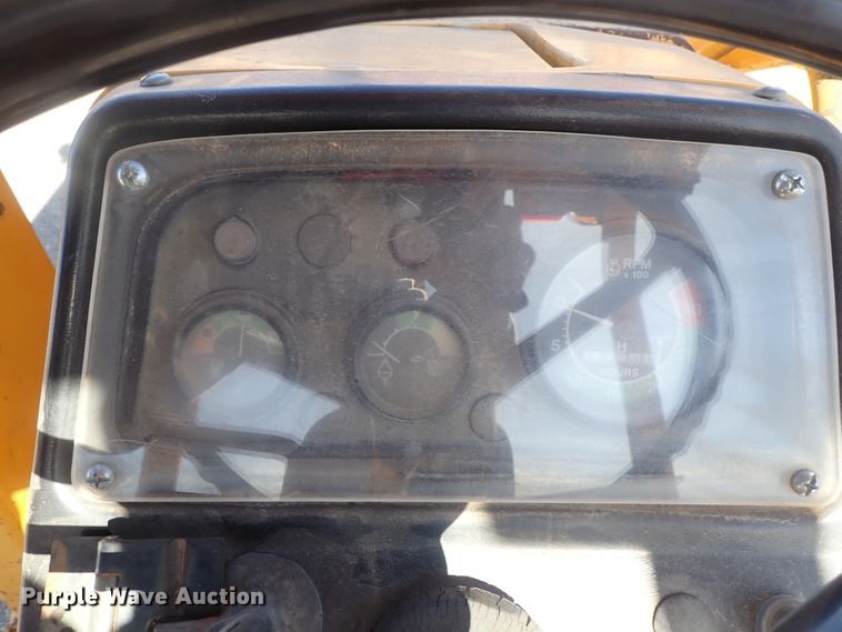 image for item DC3293 1985 John Deere 401D backhoe