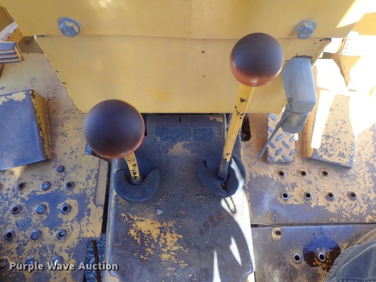 image for item DC3293 1985 John Deere 401D backhoe