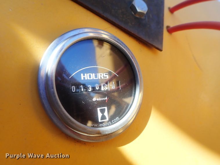 image for item DC3293 1985 John Deere 401D backhoe