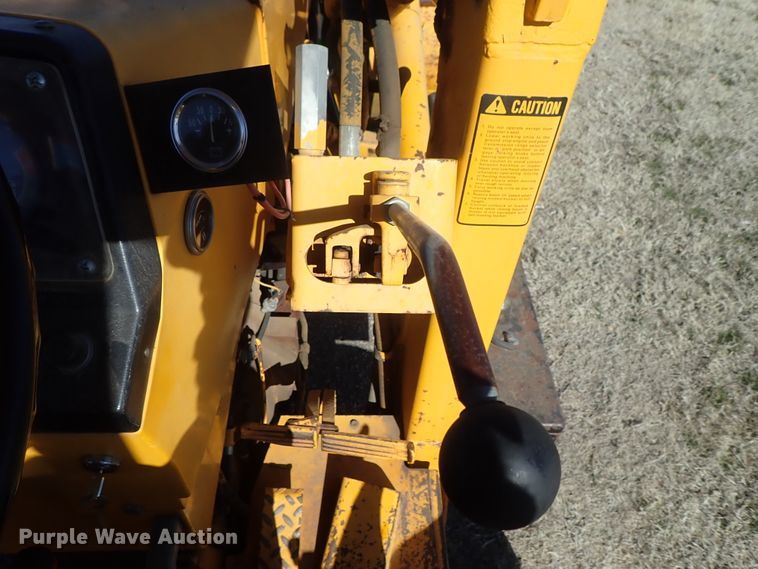 image for item DC3293 1985 John Deere 401D backhoe