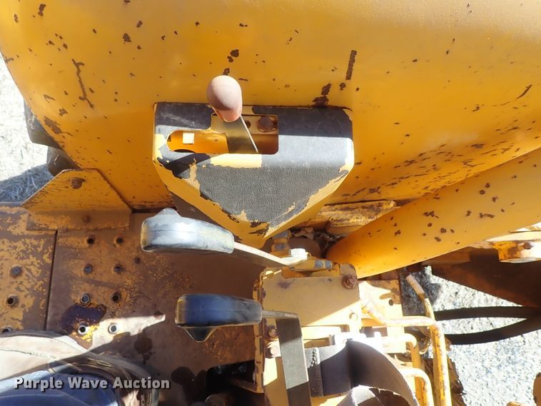 image for item DC3293 1985 John Deere 401D backhoe